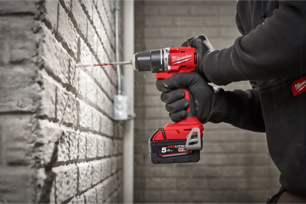 Aku vrtačka s příkleme Milwaukee M18 BLPDRC-0