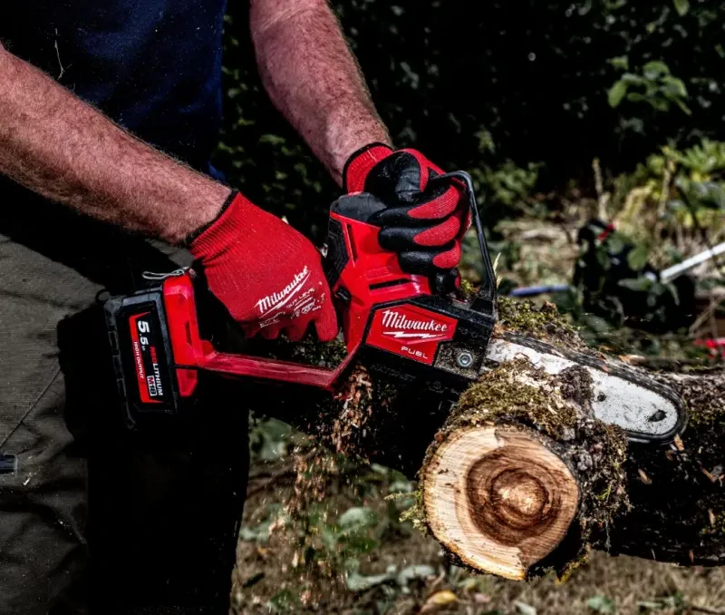 Aku řetězová prořezávací pila Milwaukee M18 FHS20-552, FUEL HATCHET, lišta 20 cm, 2x Aku M18 HB5.5 + nabíječka M12-18 FC, 4933480118 (MI4933480118)