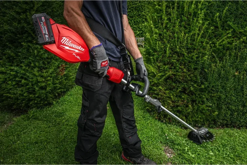 Aku strunová sekačka na trávu QUIK-LOK Milwaukee M18 FOPHLTKIT2-0, strunový vyžínač s pohonnou jednotkou, bez aku, 4933492663 (MI4933492663)