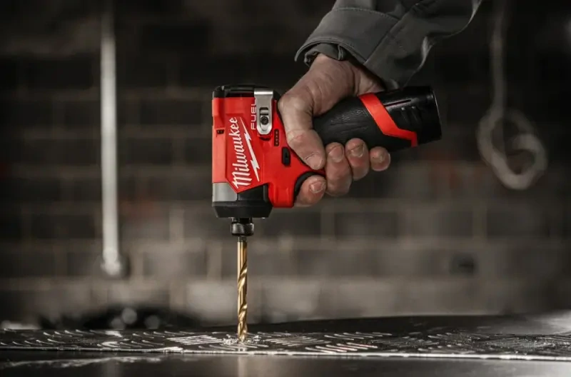 Aku 1/4" HEX rázový šroubovák/utahovák Milwaukee M12 FID2-0, 170 Nm, bez aku, 4933479876