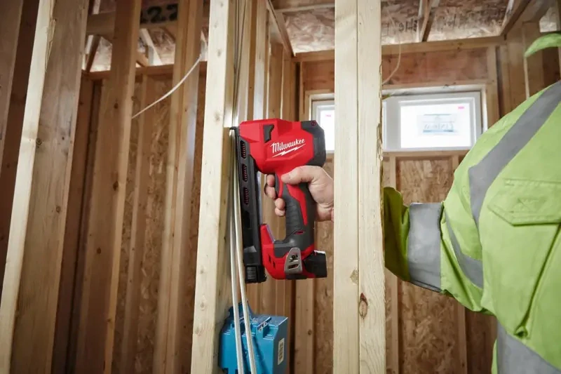 Aku subkompaktní sponkovačka Milwaukee M12 BCST-0 na kabely, bez Aku, 4933480488 (MI4933480488)