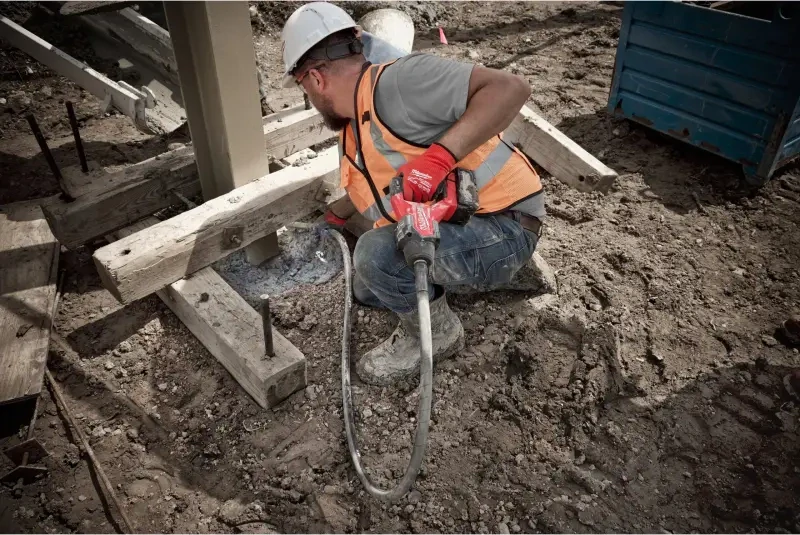 Aku ponorný vibrátor do betonu Milwaukee M18 FCVN24-0 (2,4 m), bez aku, 4933479599