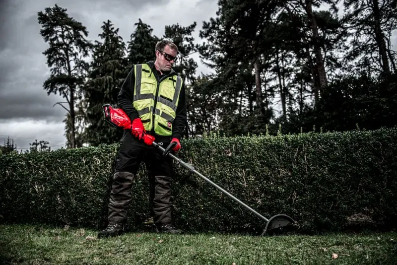 Lemovačka okrajů cest a trávníků QUIK-LOK Milwaukee M18 FOPH-EA, bez aku a pohonné jednotky, 4932464958 (MI4932464958)