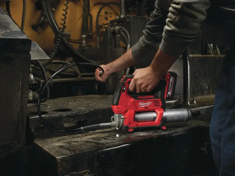 Aku tlaková mazací pistole Milwaukee M18 GG-201C, 1x aku M18 B2 + nabíječka M12-18 C, 4933440490 (MI4933440490)