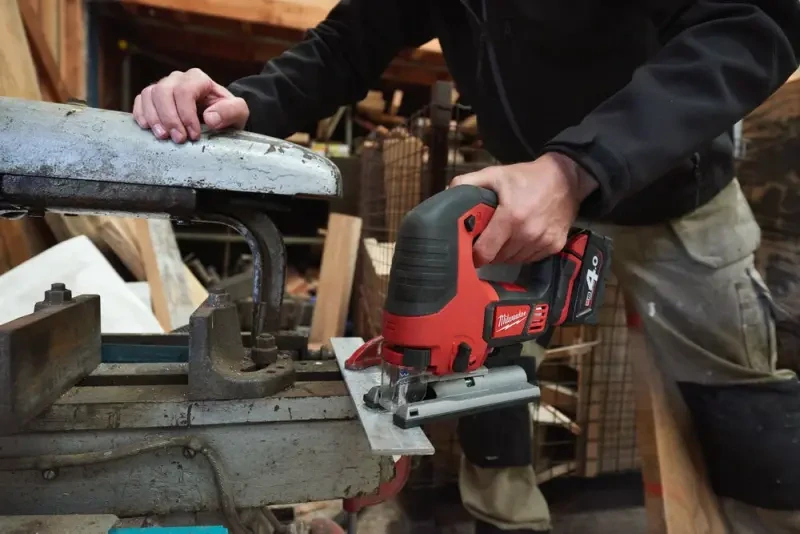 Aku přímočará pila Milwaukee M18 BJS-402C (4,0 Ah) (MI4933451389)