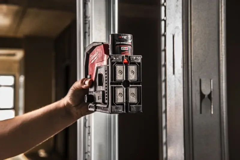 Aku kombinovaný křížový laser Milwaukee M12 CLLP-301C (3,0 Ah) (MI4933478100)