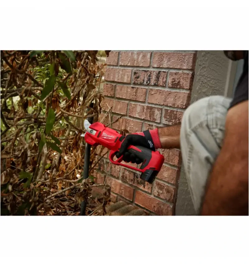 Aku vyvětvovací nůžky Milwaukee M12 BLPRS-202, střihání větví, 2x Aku M12 B2 + nabíječka M12 C12 C, 4933480115 (MI4933480115)