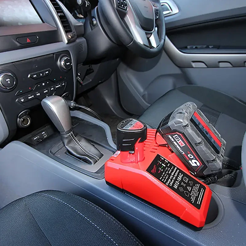 Aku auto-nabíječka Milwaukee M12-18 AC, slot M12 a M18 (M14), Aku nabíječka do auta 4932459205