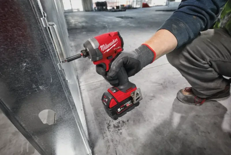 Aku 1/4" HEX rázový šroubovák/utahovák Milwaukee M18 FID3-0X, 226 Nm, bez aku, s kufrem, 4933479864