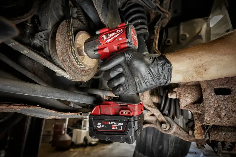 Aku 1/2" rázový utahovák Milwaukee M18 FMTIW2P12-502X, 745 Nm, 2x aku M18 B5 + M12-18 FC + kufr, 4933478453