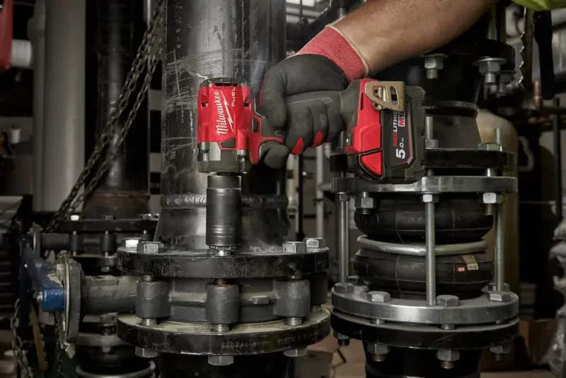 Aku 1/2" rázový utahovák Milwaukee M18 FIW2P12-502X, 339 Nm, 2x aku M18 B5 + M12-18 FC + kufr, 4933478447