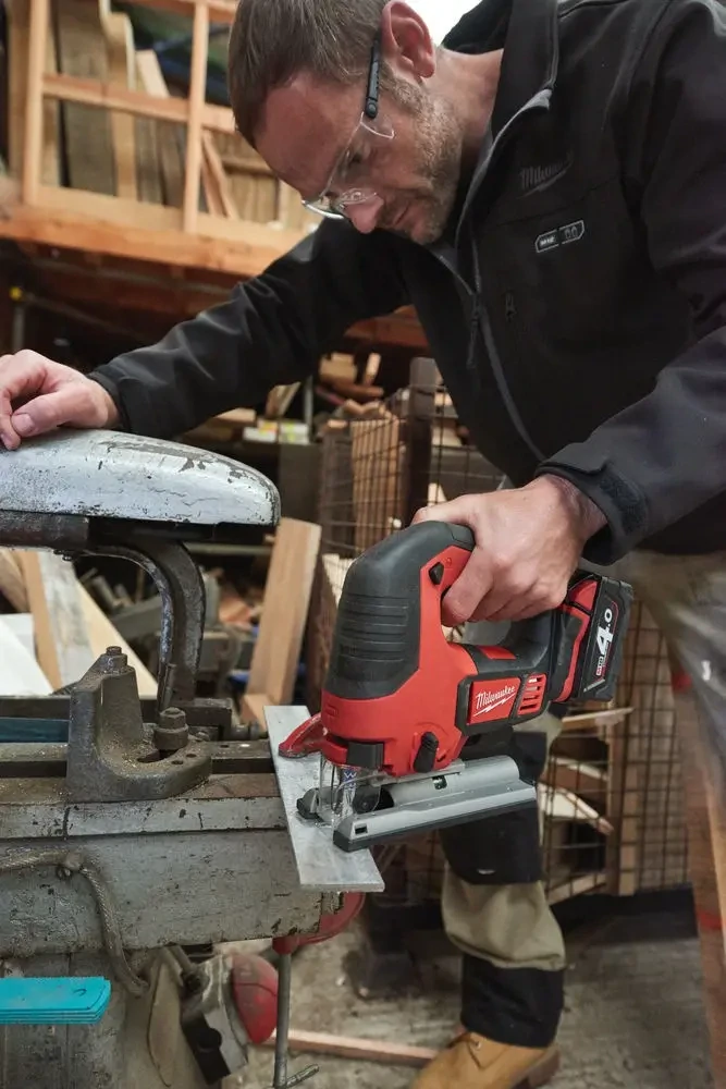 Aku přímočará pila Milwaukee M18 BJS-402C (4,0 Ah) (MI4933451389)
