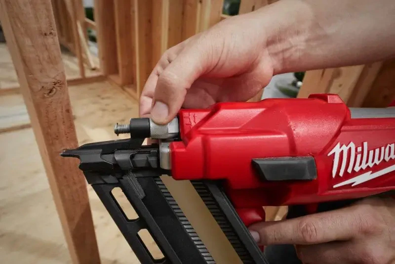 Aku hřebíkovačka Milwaukee M18 FFN-0C na kotevní hřebíky (hřebíky 50-90 mm / 30°-34°), bez Aku, 4933471406 (MI4933471406)