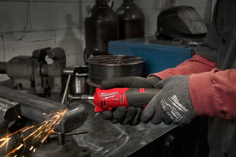 Aku přímá bruska Milwaukee M12 FDGS-422B, pro stopkové nástroje 6 a 8 mm, 2x Aku (2 Ah + 4 Ah), 4933471436 (MI4933471436)