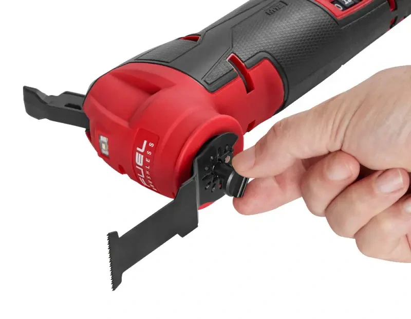Aku mutifunční oscilační bruska Milwaukee M12 FMT-422X, 1x aku M12 B4 + 1x M12 B2 + C12 C + kufr, 4933472239