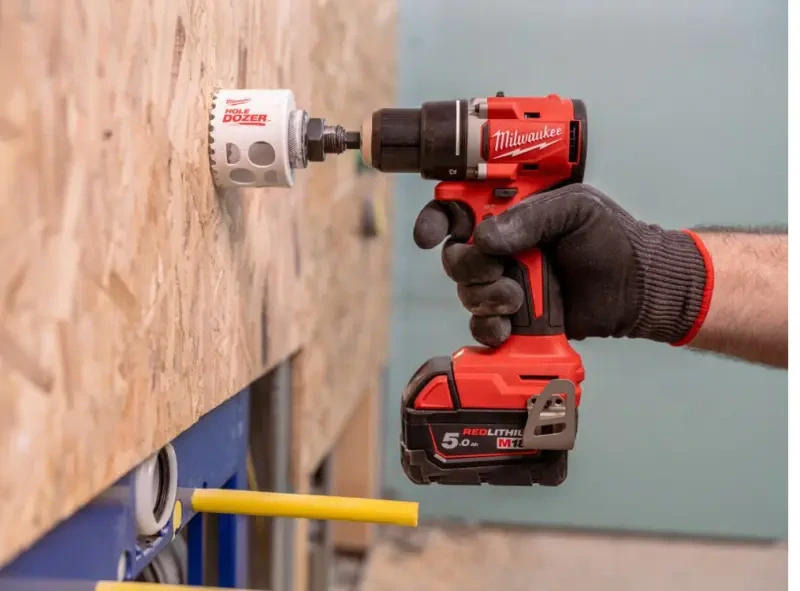 Aku kompaktní bezuhlíkový vrtací šroubovák Milwaukee M18 BLDDRC-502C (5,0 Ah) (MI4933492835)