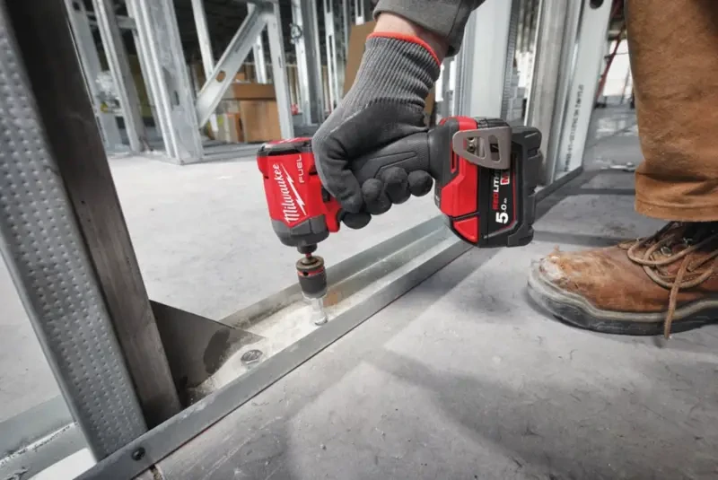 Aku 1/4" HEX rázový šroubovák/utahovák Milwaukee M18 FID3-0X, 226 Nm, bez aku, s kufrem, 4933479864