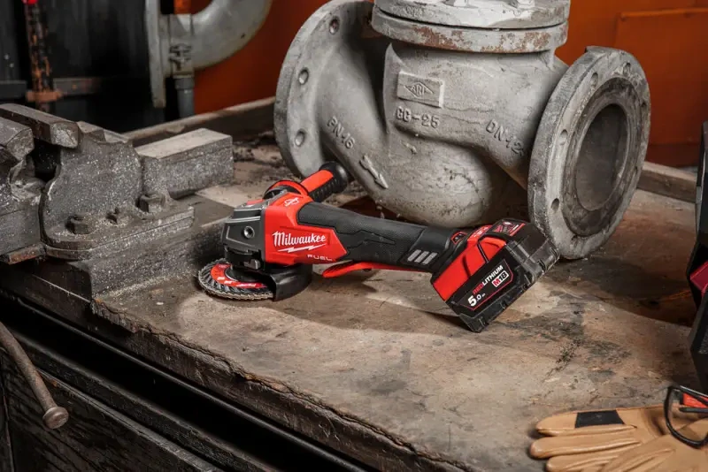 Aku úhlová bruska 125 mm Milwaukee M18 ONEFSAG125XPDB-502X s kolébkovým spínačem, 2x Aku (18 V, 5,0 Ah), 4933478435 (MI4933478435)