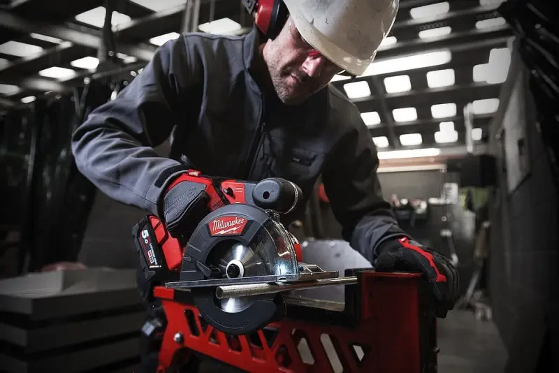 Aku kotoučová pila na kov Milwaukee M18 FMCS-502X (MI4933459193)