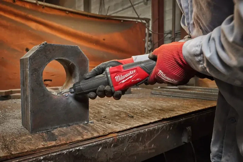 Aku přímá bruska Milwaukee M18 FDGROVB-502X s posuvným spínačem, kleština 6 a 8 mm, ONE-KEY, 2x aku M18 B5 + M12-18 FC + kufr, 4933480956