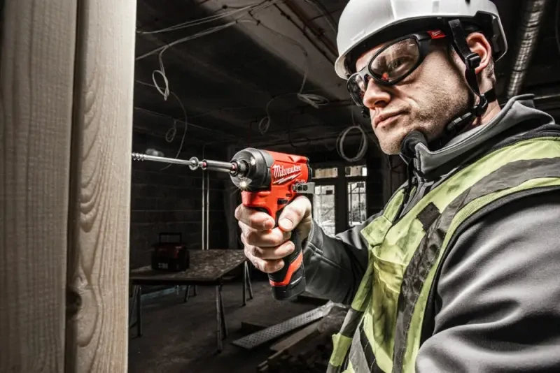 Aku 1/4" HEX rázový šroubovák/utahovák Milwaukee M12 FID2-202X, 170 Nm, 2x aku M12 B2 + C12 C, 4933479877