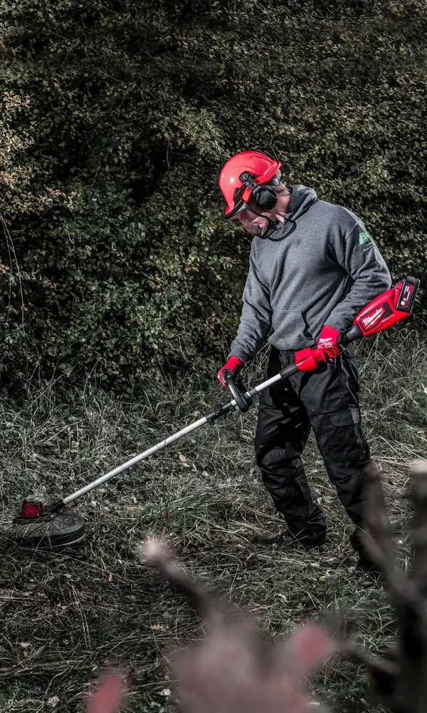 Aku strunová sekačka na trávu Milwaukee M18 BLLT-0, strunový vyžínač, bez aku, 4933472218 (MI4933472218)