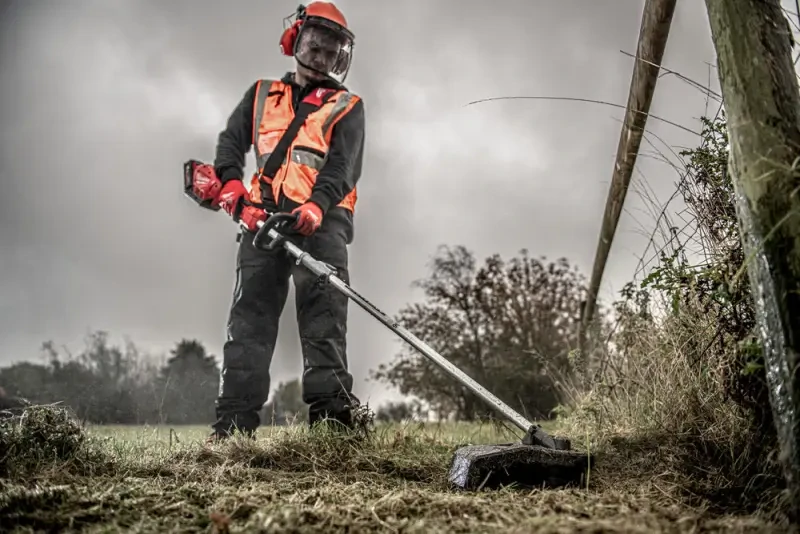 Strunová sekačka na trávu QUIK-LOK Milwaukee M18 FOPH-LTA, strunový vyžínač, bez aku a pohonné jednotky, 4932464955 (MI4932464955)