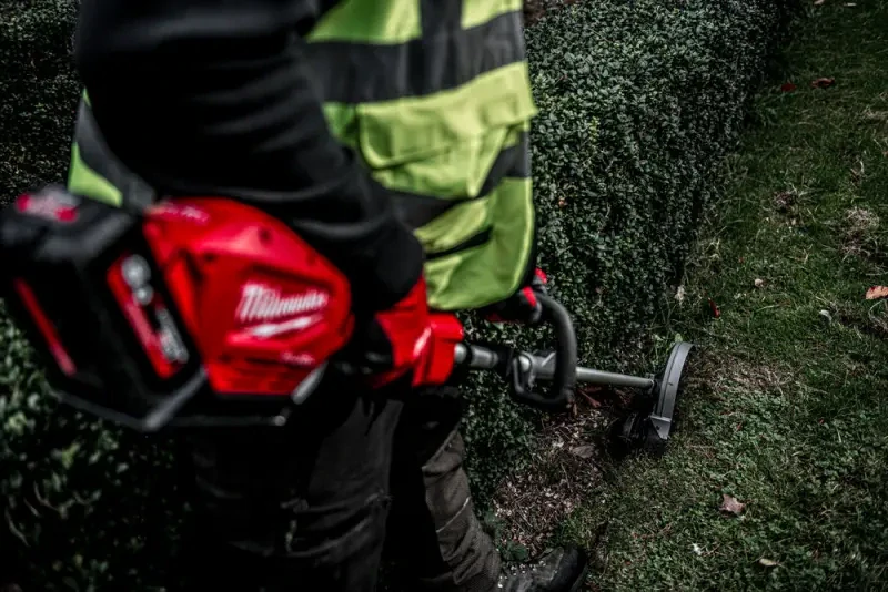 Lemovačka okrajů cest a trávníků QUIK-LOK Milwaukee M18 FOPH-EA, bez aku a pohonné jednotky, 4932464958 (MI4932464958)
