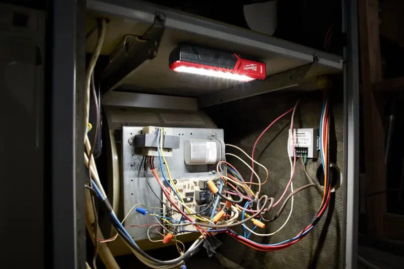 Aku kapesní magnetická svítilna Milwaukee L4 FL-301, TRUEVIEW LED osvětlení, 1x aku L4 B3, 4933479763 (MI4933479763)