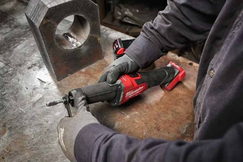 Aku přímá bruska Milwaukee M18 FDGROVB-0X s posuvným spínačem, kleština 6 a 8 mm, ONE-KEY, bez aku, s kufrem, 4933480955