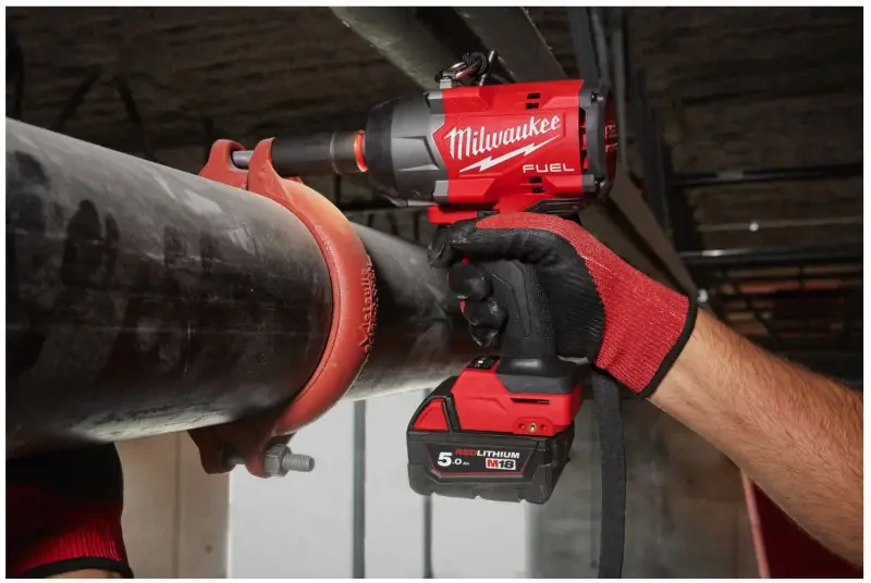 Aku 1/2" rázový utahovák Milwaukee M18 FHIW2P12-502X, 1220 Nm, 2x aku M18 B5 + M12-18 FC + kufr, 4933492786