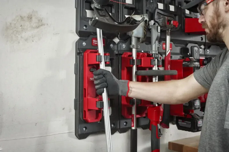 Držák na dlouhé nářadí Milwaukee Packout™ (MI4932493382)